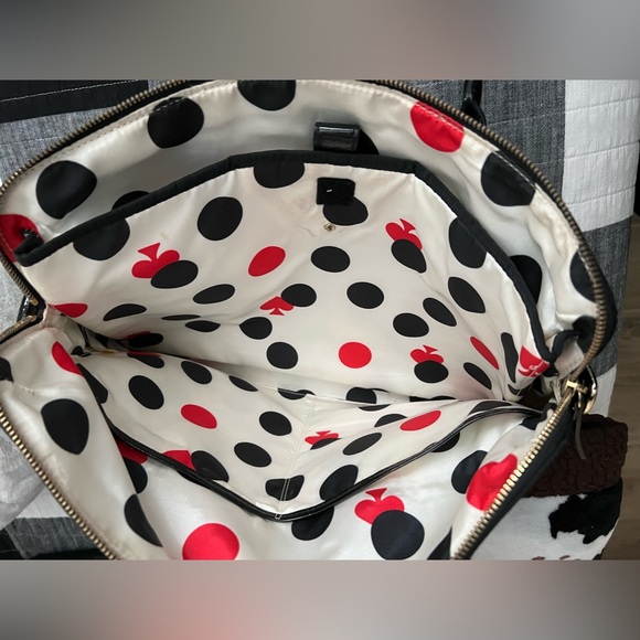 I don’t use it anymore. No stains rips or tears. Non smoking house - Picture 4 of 5